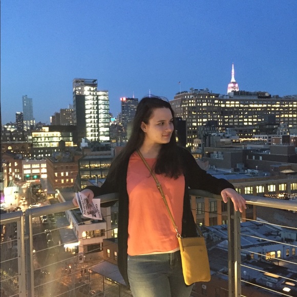 Meet your Posher, Amanda - Picture 2 of 7